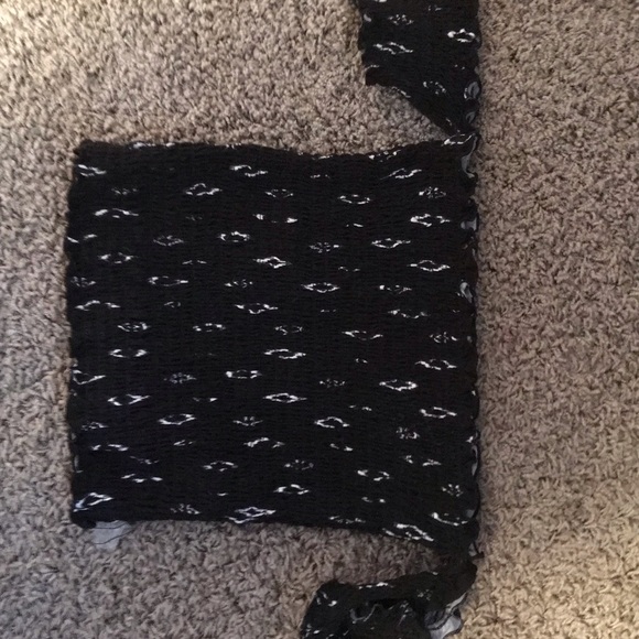 Assortment of garage and urban tube tops, selling together, all Og prices 15-20$ - Picture 3 of 3